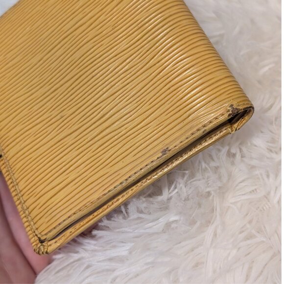 Louis Vuitton, Compact Wallet Epi Leather Yellow MI0969 - Picture 11 of 11